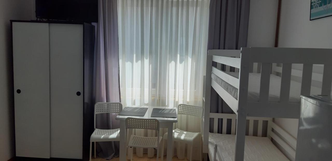 Pokoje Goscinne Galeon W Darlowku Darlowo Bagian luar foto