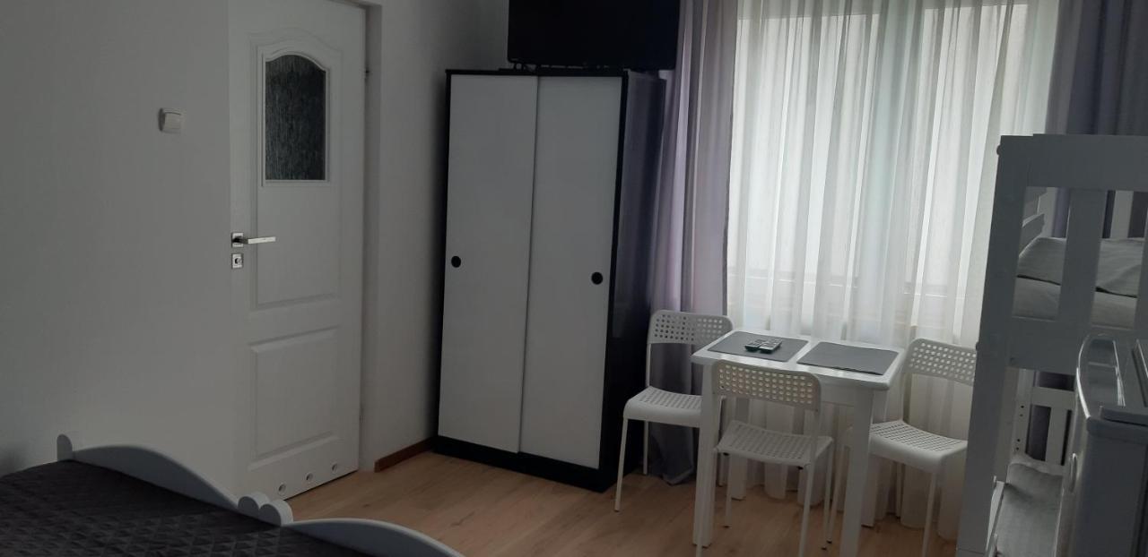 Pokoje Goscinne Galeon W Darlowku Darlowo Bagian luar foto
