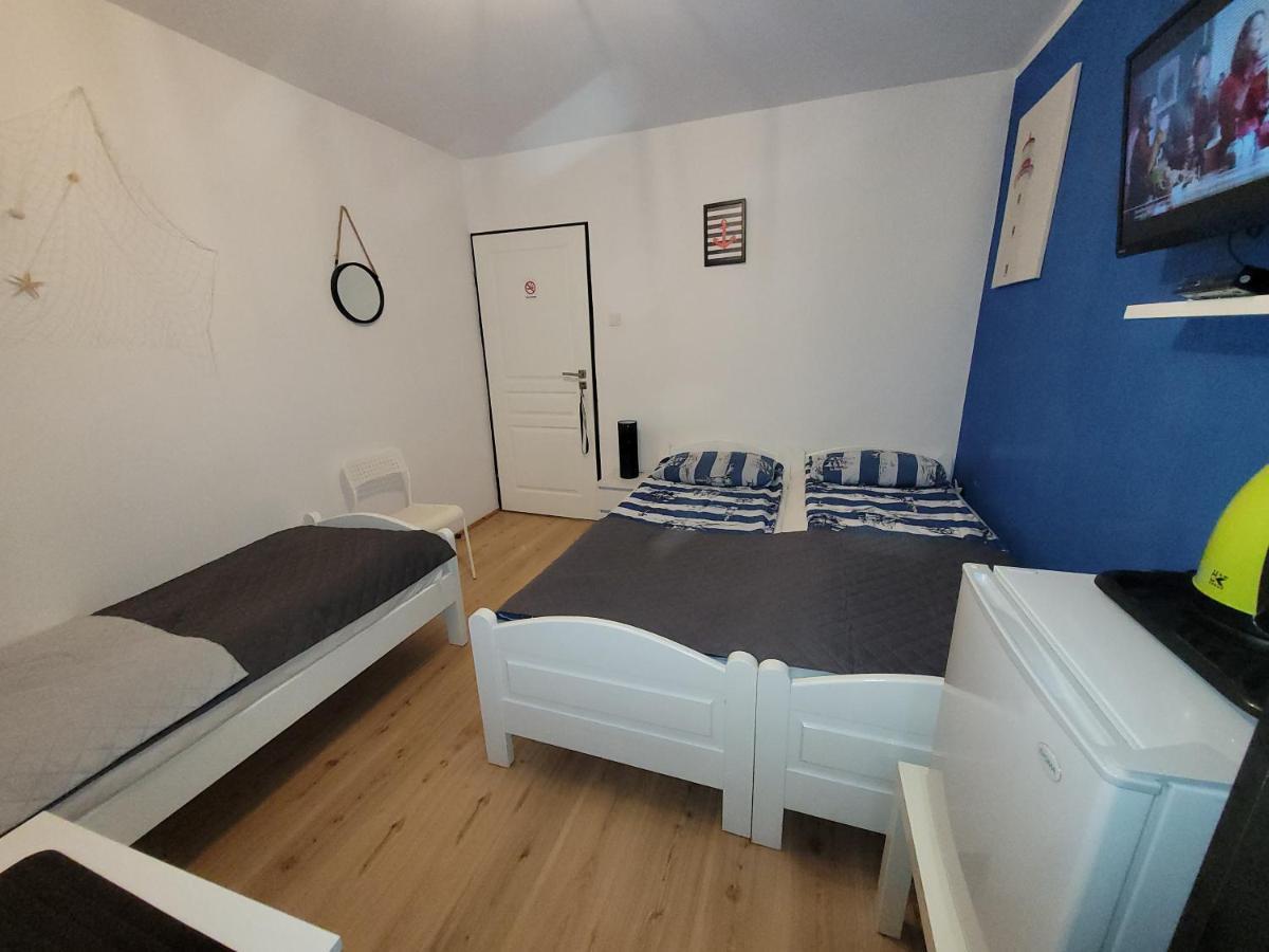 Pokoje Goscinne Galeon W Darlowku Darlowo Bagian luar foto